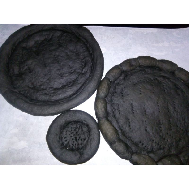

base/dough pizza black isi sosis by Oow pizza medium 24cm 3pcs
