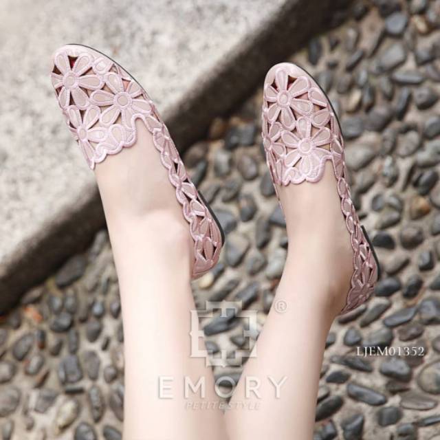 Emory Petite Style