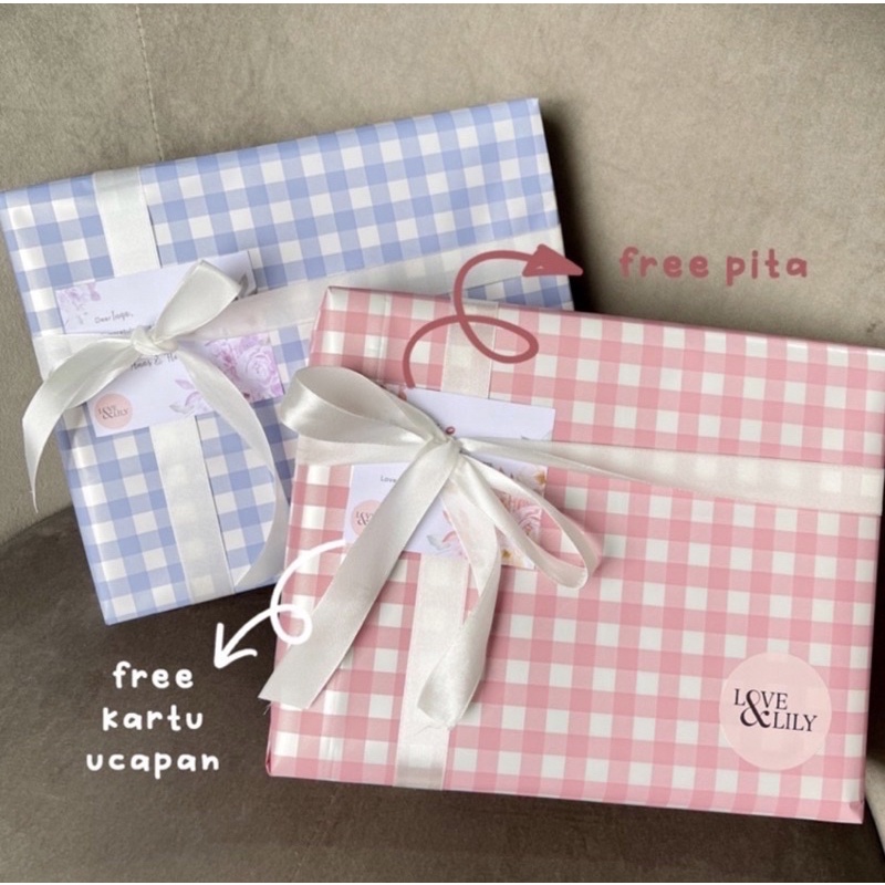 

Kertas kado + pita / Gift wrapping