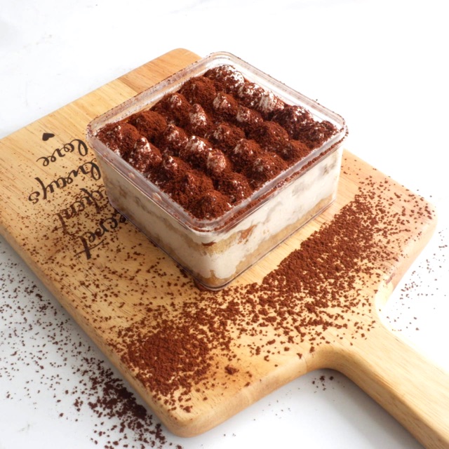 Tiramisu Dessert Box