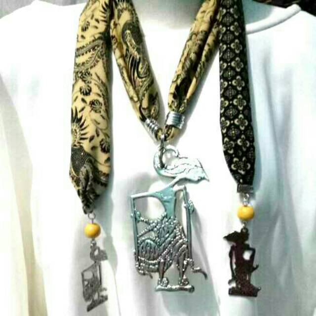 Kalung Batik Wayang Tembaga