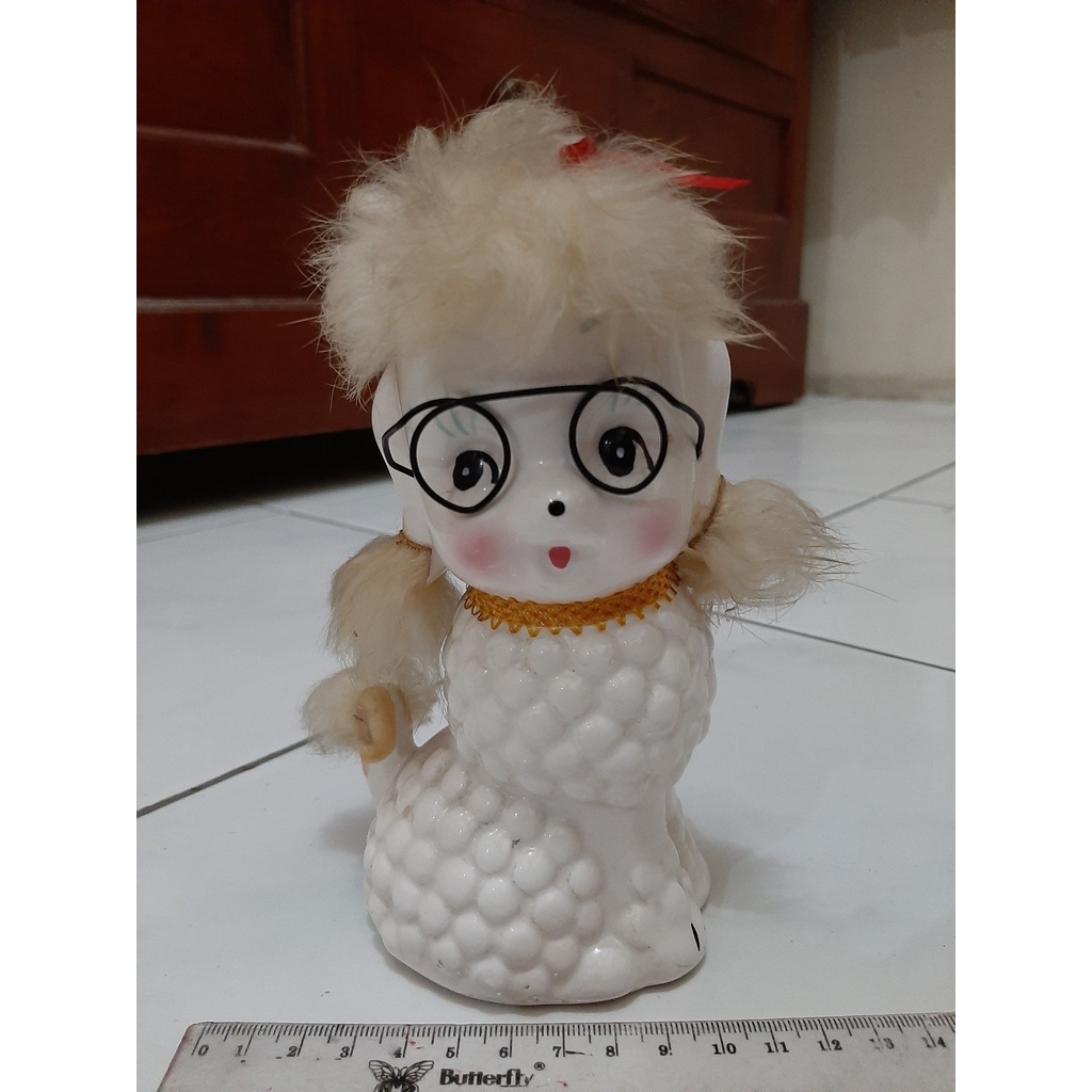 pajangan hiasan dekorasi patung celengan anjing poodle putih kacamata lucu imut keramik antik impor