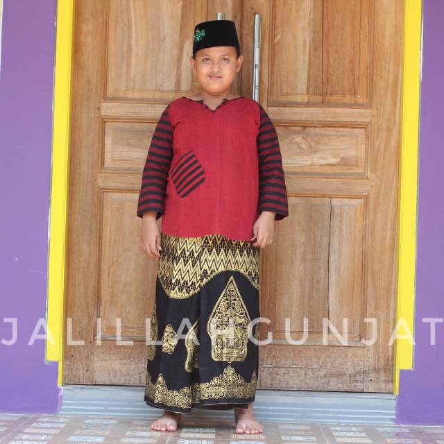 Sarung batik wayang gunung hitam coklat gold-sarung batik wayang