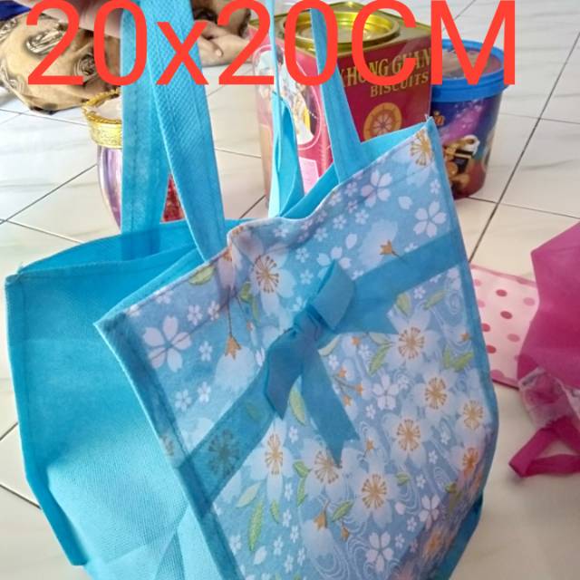 

tas box nasi 20x20 CM + box roti kecil/tas hajatan/tas syukuran/tas serut/tas goodie bag/tas aqiqah