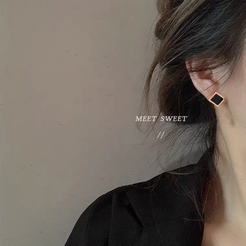 Anting Titanium Kotak Black Square Trending Korea Fashion Style