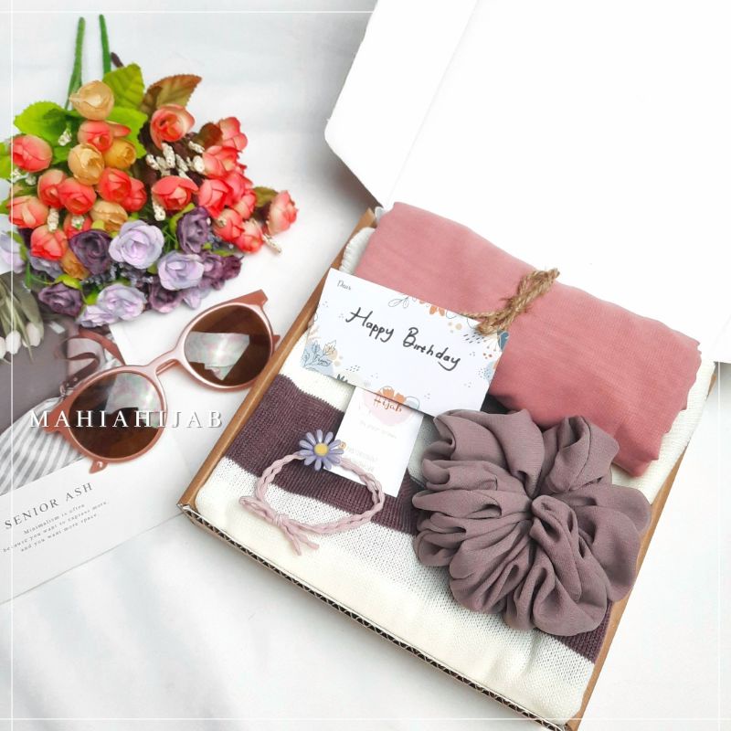 Hampers Jinni Sweater Rajut / Paket Hadiah Atasan Baju Rajut / Kado ultah , wisuda , anniversary