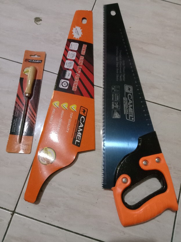 Gergaji Kayu Gagang Kayu Lapis Karet camel # 18 Per Pcs