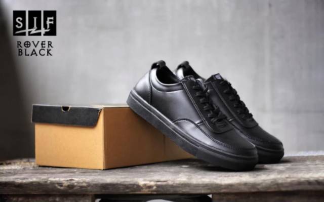 Sepatu Pria Sneakers Kulit Casual Formal Ringan Nyaman Warna Coklat Dan Hitam