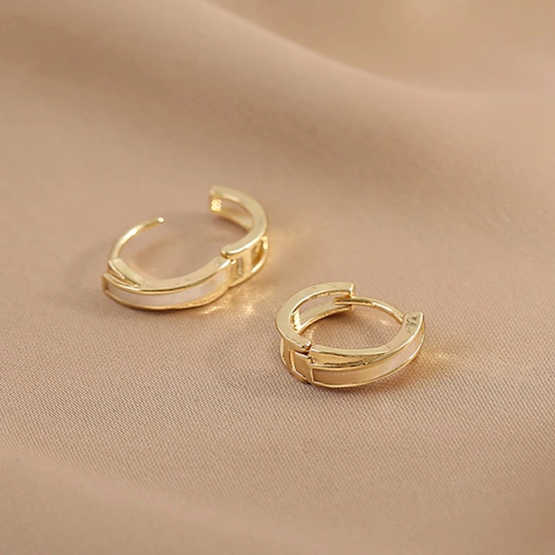 Anting Hoop Desain Kerang Silang Warna Emas Gaya Vintage Korea Untuk Wanita