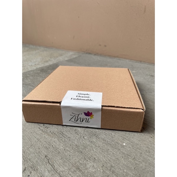 

ZIHNI MINI GIFT BOX HIJAB