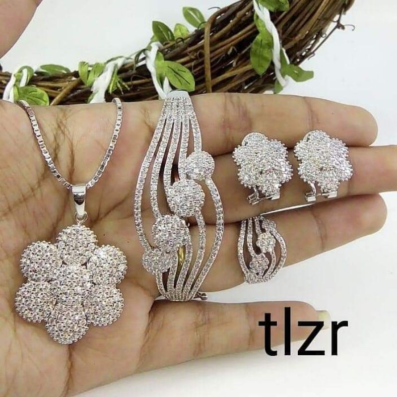 1 set perhiasan berlian eropa