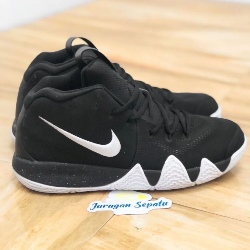 Nike Kyrie 4 &quot;Black White&quot;