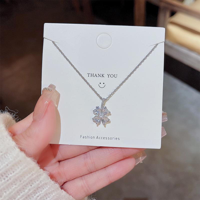 XiaoboACC Kalung Rantai Klavikula Liontin Daun Clover Bahan Titanium Steel Ukuran Untuk Wanita - 38CM + 6CM