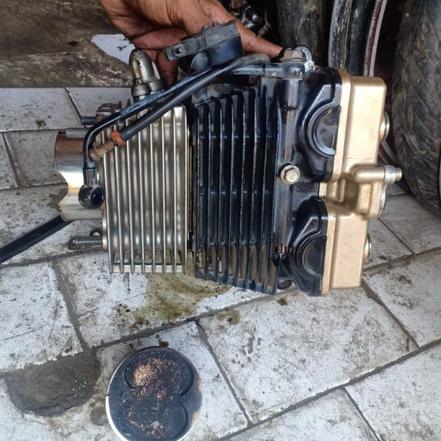 head blok silinder/ blokop isi full SUZUKI SATRIA FU kondisi mulussss standar deler