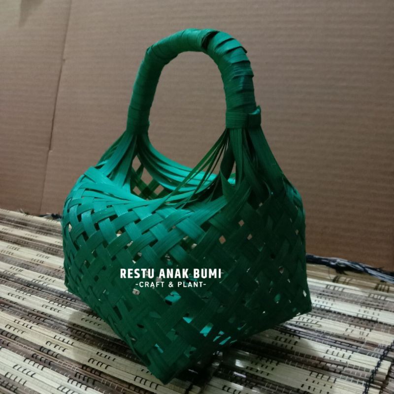 

Tas Snack Permen Warna 15cm|Lebaran|Hampers|Hadiah|Kado|Pesta|Bingkisan|Sembako|Gift|Handbag | Anyaman Bambu | Bambu Warna | Keranjang Bambu | Tas Bambu | Parcel | Hantaran