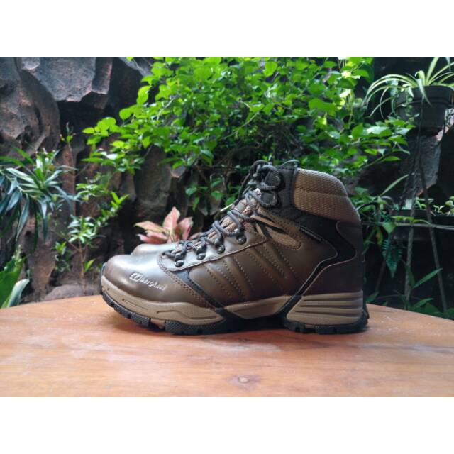 Sepatu hiking berghaus - sepatu outdoor berghaus - sepatu gunung berghaus