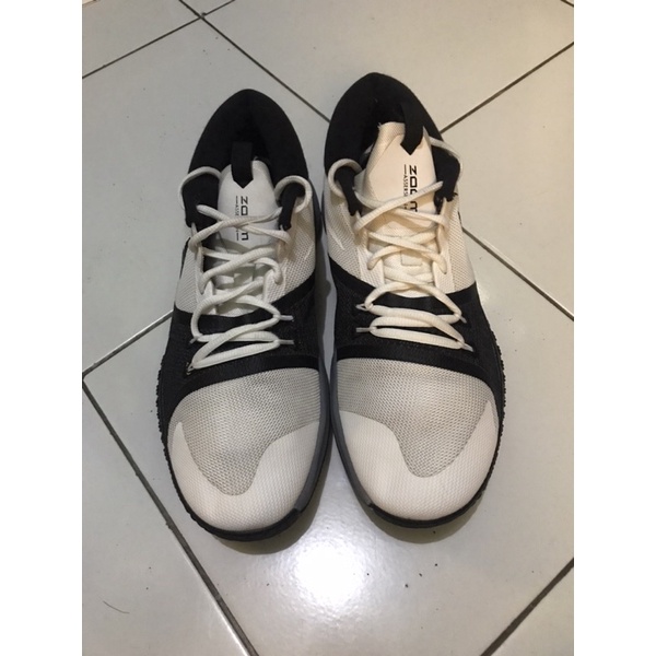Sepatu Nike Zoom Assersion Size 42 (100% ORI)
