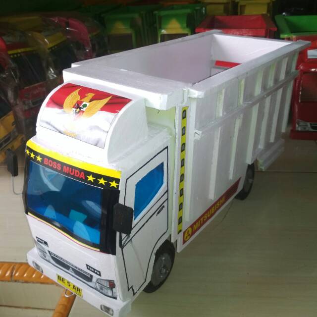 Truk oleng mewah putih mobilan mainan kayu diecast