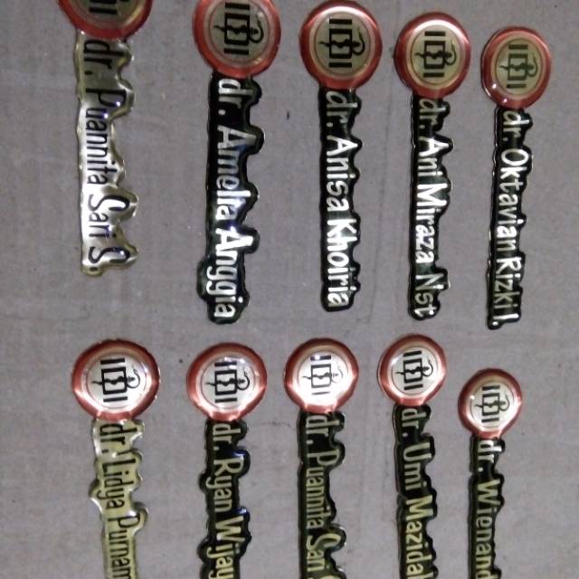 Nama dada / name tag ukir peniti