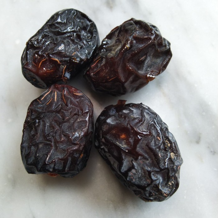 

PROMO TERBATAS - KURMA AJWA 1/2KG / KURMA AJWA 500 GRAM/ KURMA ROSUL GRADE A JUMBO - 1/4KG