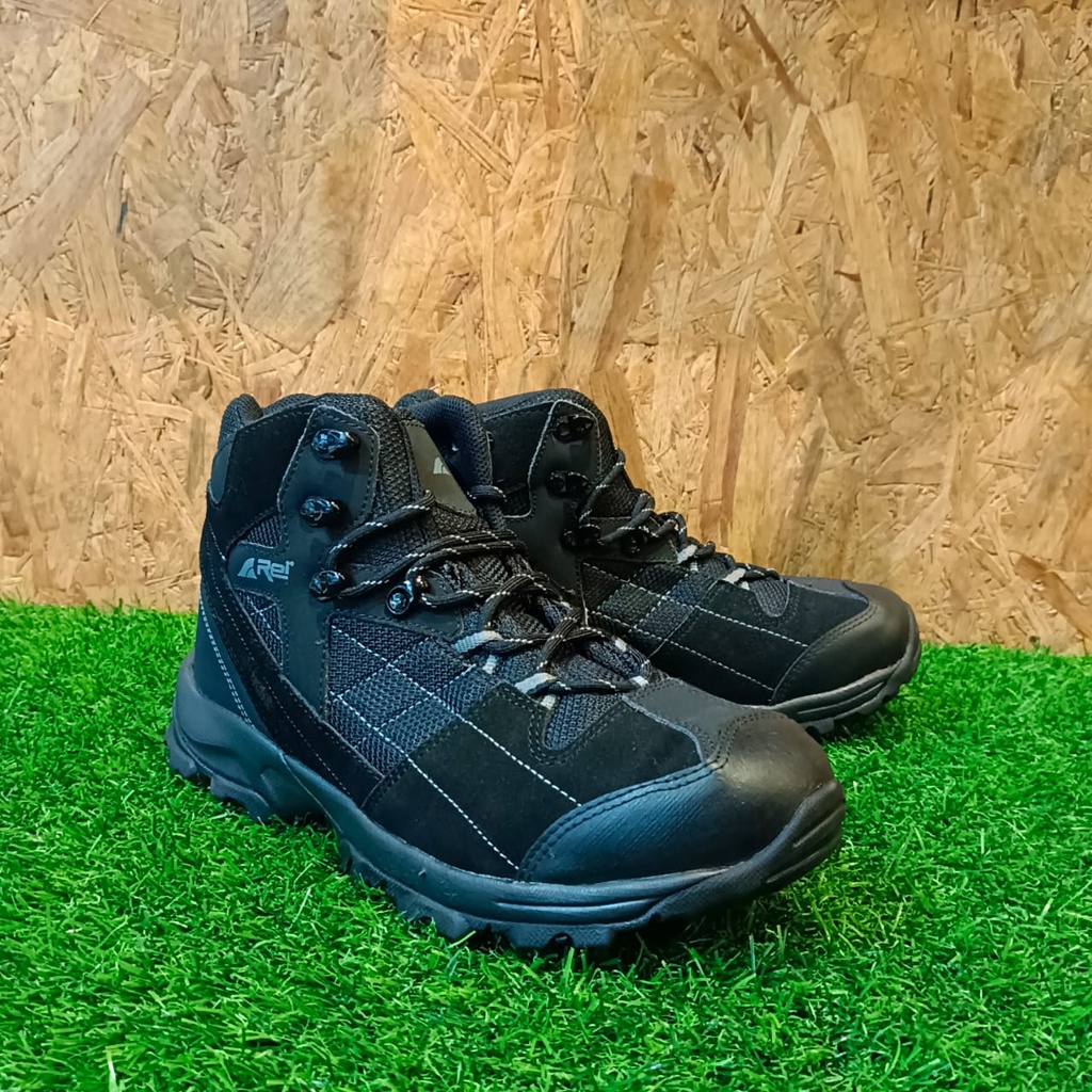 Sepatu Hiking/Gunung Pria Rei Volga Arei Outdoorgear 100% Original