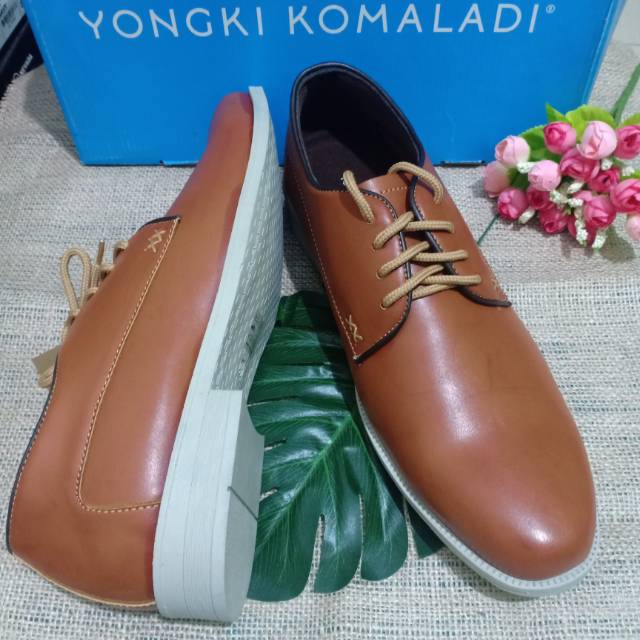 Yongki Komaladi sepatu pria casual tali coklat SZ 41