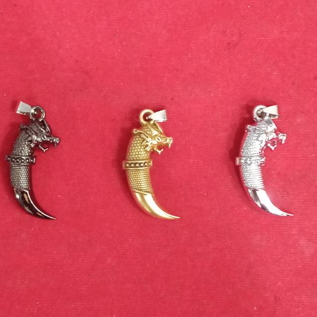 Liontin kalung Rhodium/titanium/stainless steel Taring macan Full.