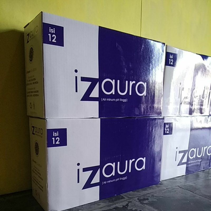 

iZaura Alkaline Water 1 box isi 12botol