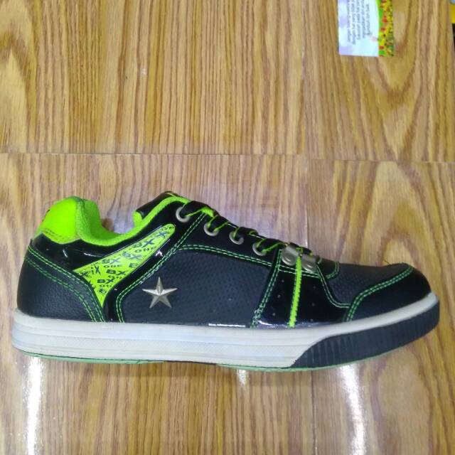 Sepatu sekolah hitam bx one