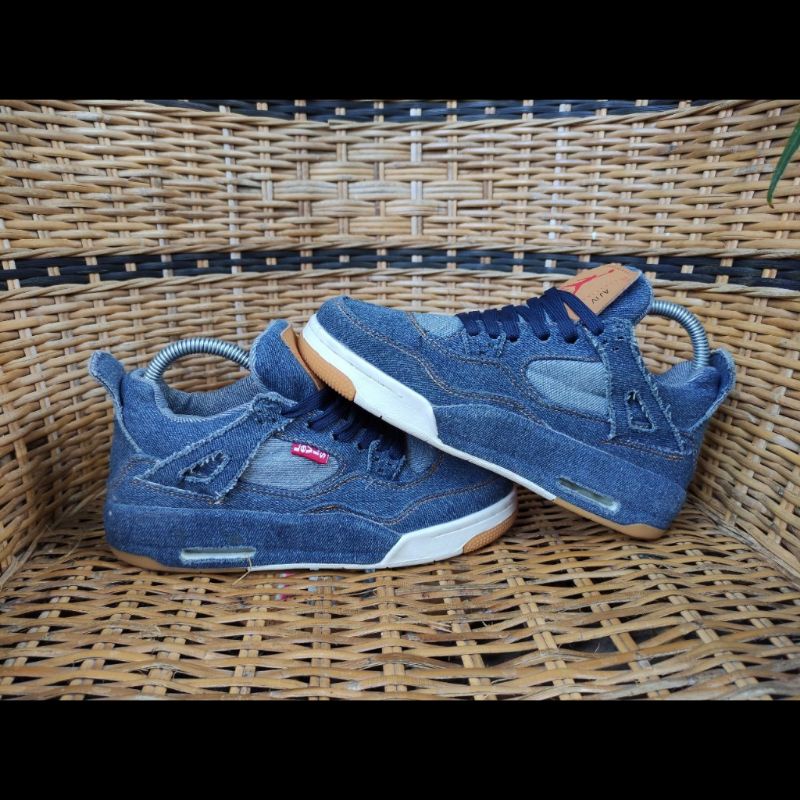 JORDAN 4 RETRO X LEVIS DENIM