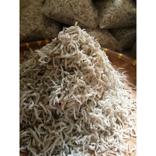 

menjual jenis2 ikan teri dan makanan lainya masih fresh asli dr nelayan.tampa pemutih,pengawet