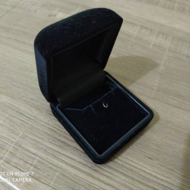 KOTAK PERHIASAN HITAM BLUDRU
