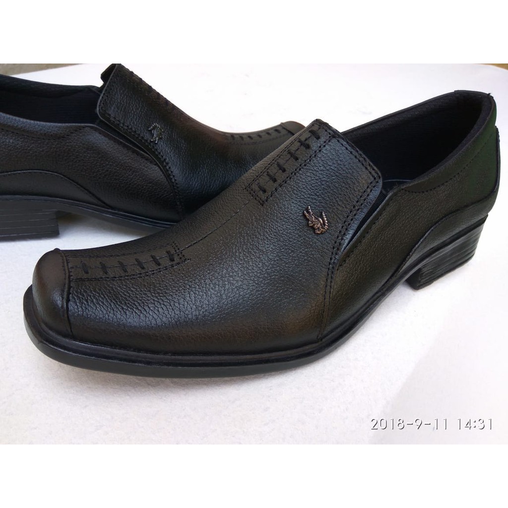 Sepatu Crocodile Black A8 MILD