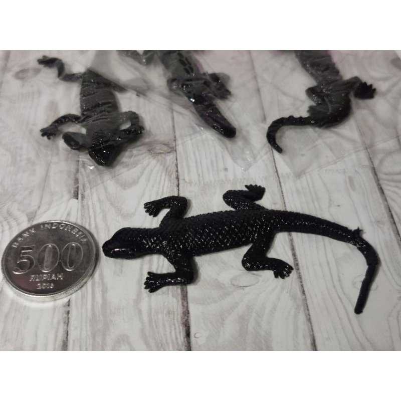 mainan sticky cicak cecak karet jelly hitam prank toy jahil reptil