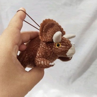 gantungan dinosaurus triceratops Jurassic World