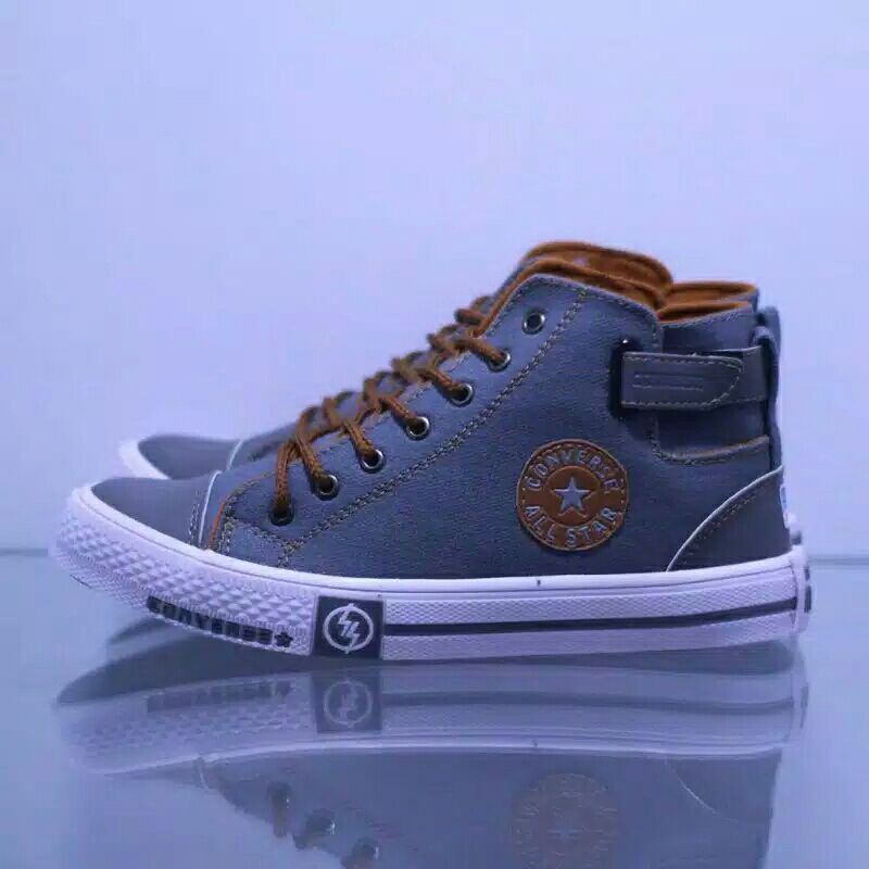 Sepatu kuliah kerja traveling snekers all high terbaru boot classic