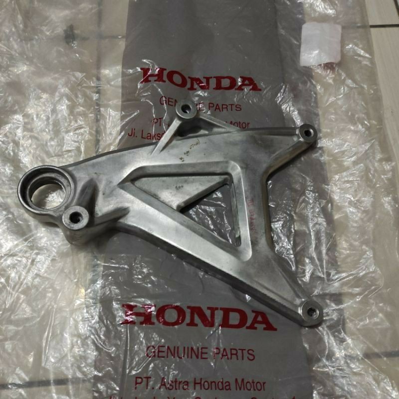 Swing arm arem dudukan knalpot vario all new 125 150 K59J K60R original