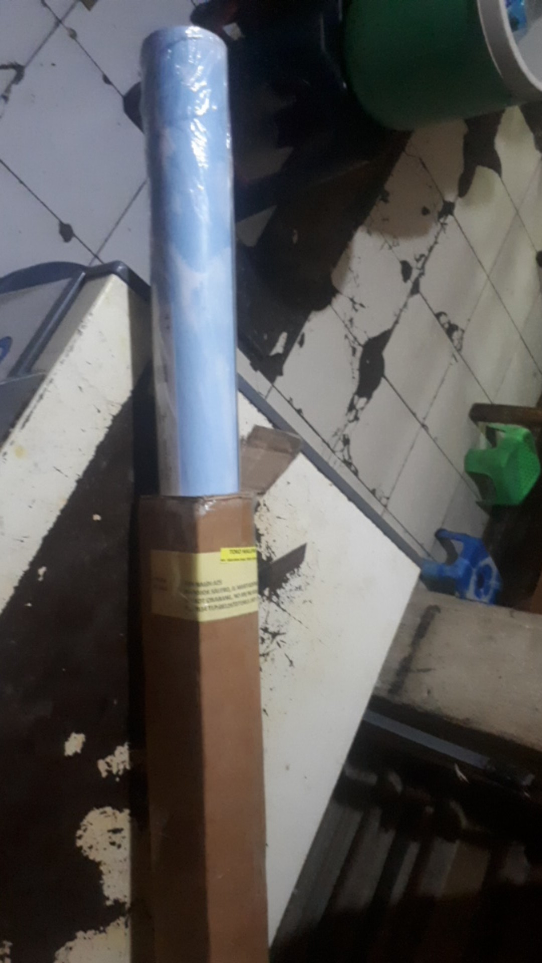 Wallpaper Dinding Motif Awan Glow In The Dark