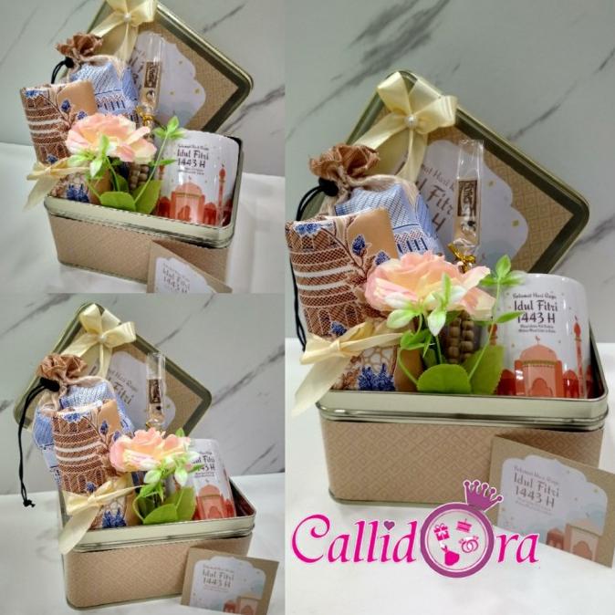 

Hampers lebaran mug n sajadah. tasbih. kotak kaleng