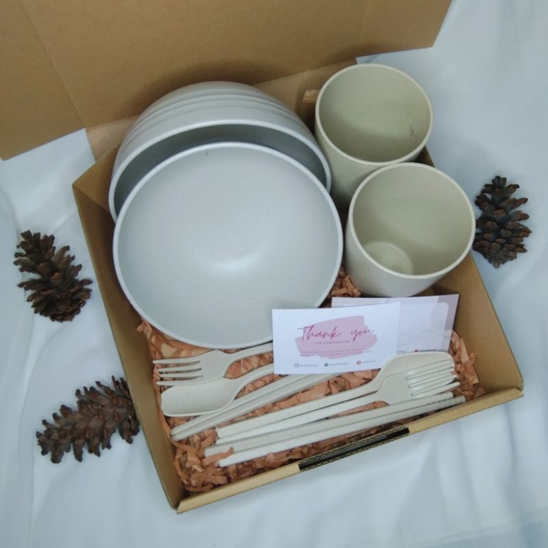

Giftbox kado wedding / kado pernikahan / hampers alat makan