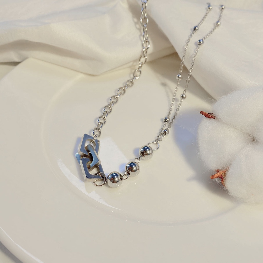 Elegan double-layer hollow square bola kalung pria dan wanita sama in niche desain hip hop sweater r