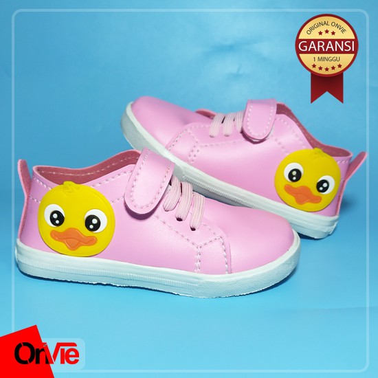 Onvie Sepatu Sneakers Anak Sekolah Motif Karakter Bebek