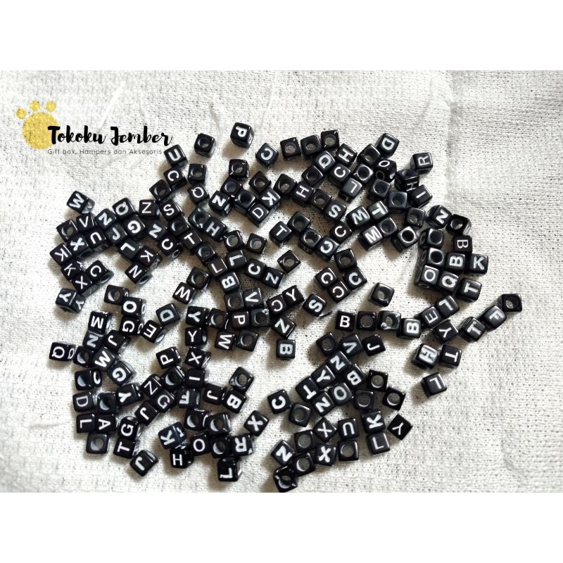 [PILIH HURUF] MANIK HURUF HITAM KOTAK/MANIK HURUF KOTAK HITAM/MANIK MOTE HURUF KUBUS HITAM TULISAN P