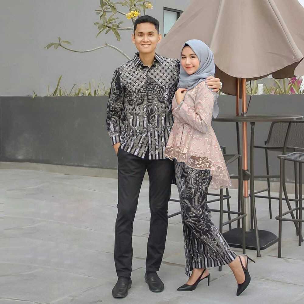 (TERMURAH - ORI & REAL PIC!  WARNA) Batik Couple Andhini Kebaya Couple Brukat Anabel - BS073-CREAM / LATTE