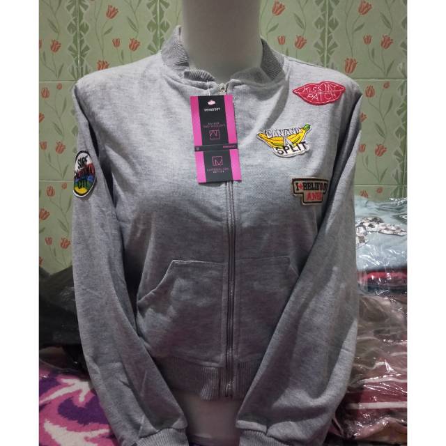 Jaket Crop/jaket wanita crop/ jaket murahl jaket wanita/ crop/ jaket stiker/ jaket Kekinian