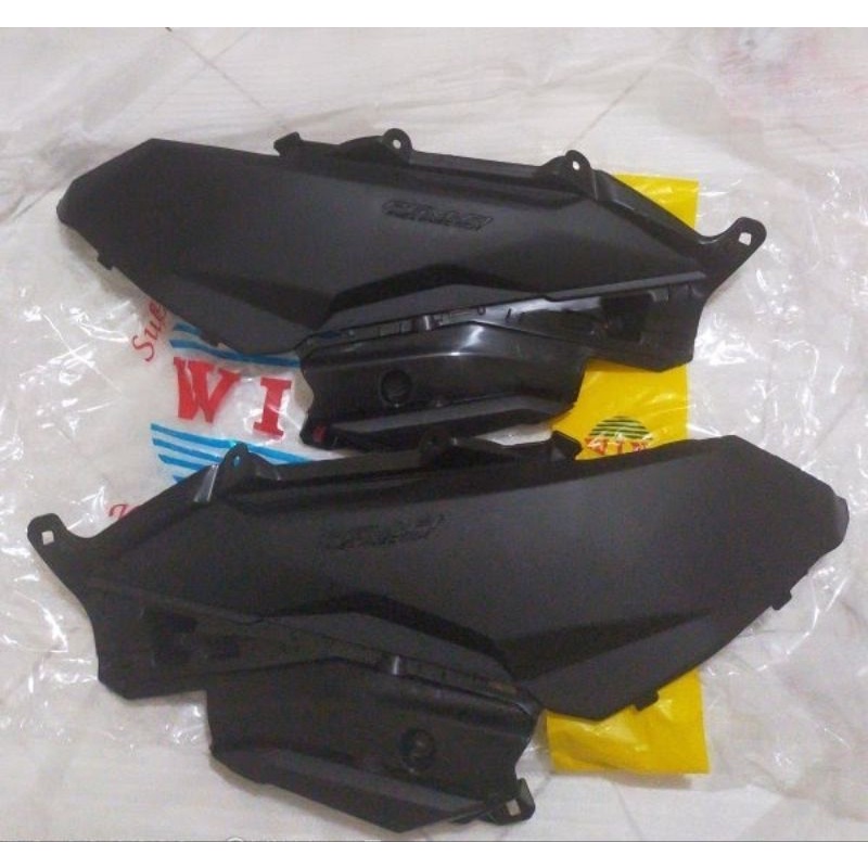 COVER BODY BELAKANG KASAR SAMBUNGAN BODY BELAKANG BODY KECIL VARIO 125 150 NEW LED 2018-2022 MEREK WIN SEPASANG KANAN KIRI