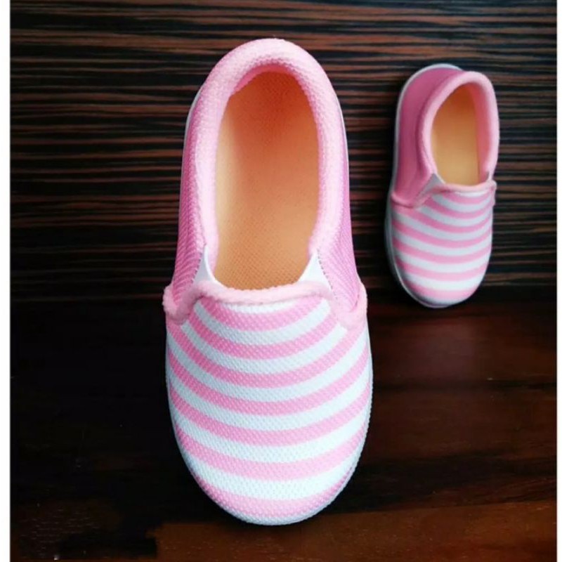 Sepatu anak perempuan slip on model salur size 22-25