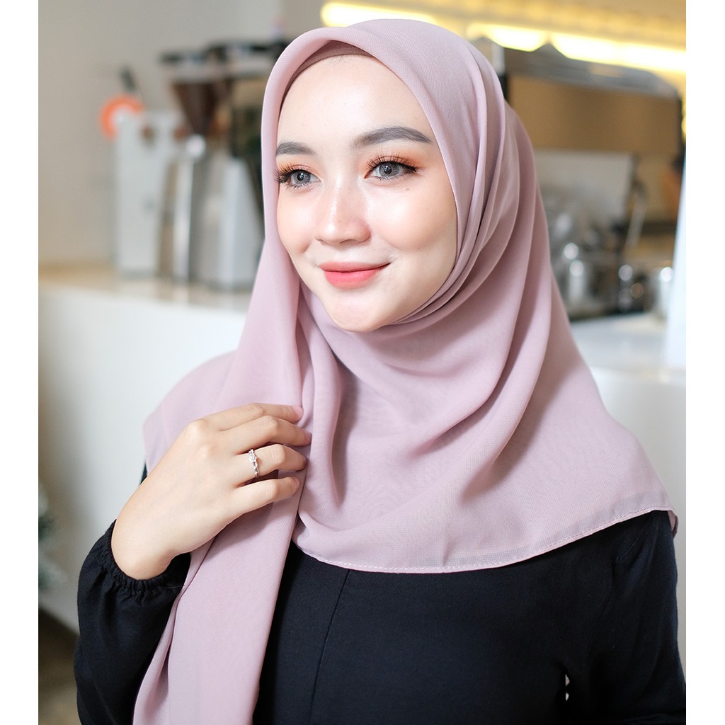 Vallina Outfit - Hijab Segi Empat Polos | Basic Plain Jilbab Bella Square Pollycotton Premium