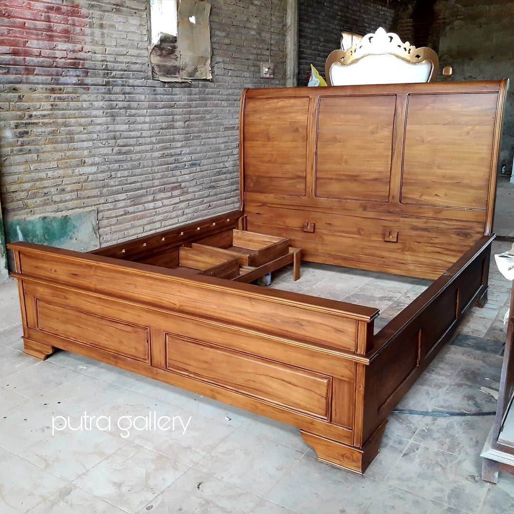 Tempat tidur ranjang jati / Dipan laci kayu jati / Furniture jati jepara / Putra Gallery Meubel Code
