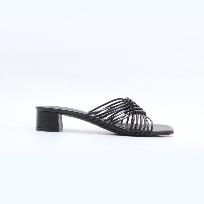 PRELOVED BUCCHERI NESSA SANDAL WANITA BLACK